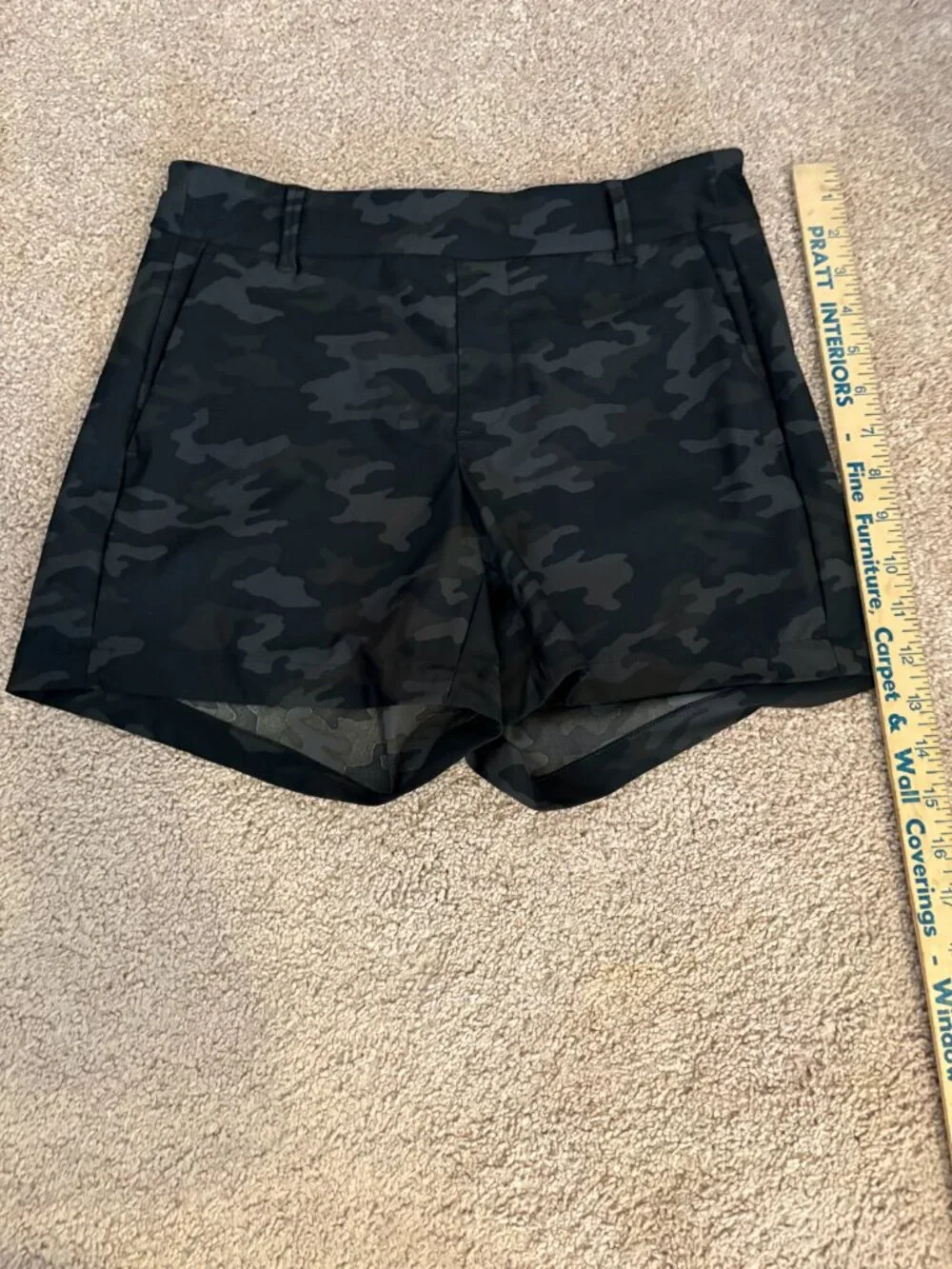 Spanx Black Camo Stretch Tailored Shorts Women's Size 6 XS